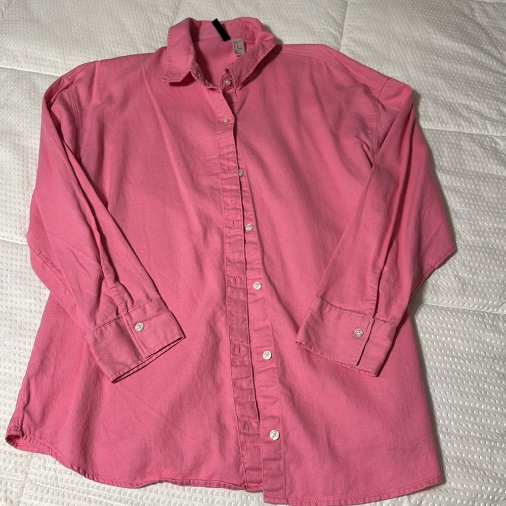 Pink button up
Size: M